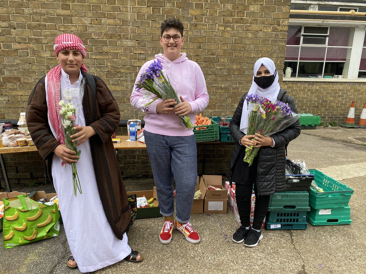 Newman Catholic Coll (@nccbrent) on Twitter photo #fridayfoodbank #feedourfamilies A huge Thankyou to <a href="/CommResKitchen/">Community Response Kitchen</a> @Caritas_love @ElaineGristock <a href="/gracelandsyard/">Gracelands Yard</a> who supported our Foodbank. Thanks to Moussa, Antonio & Shahed our student volunteers #faithinaction #foodpoverty <a href="/MarcusRashford/">Marcus Rashford</a> @CchaplainNc <a href="/CityofSanctuary/">City of Sanctuary UK 🧡</a> #fridayfoodbank #feedourfamilies A huge Thankyou to <a href="/CommResKitchen/">Community Response Kitchen</a> @Caritas_love @ElaineGristock <a href="/gracelandsyard/">Gracelands Yard</a> who supported our Foodbank. Thanks to Moussa, Antonio & Shahed our student volunteers #faithinaction #foodpoverty <a href="/MarcusRashford/">Marcus Rashford</a> @CchaplainNc <a href="/CityofSanctuary/">City of Sanctuary UK 🧡</a>