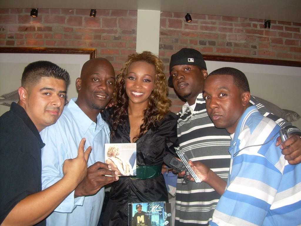 NewBread's tweet photo. dj frenzy, dj sunshine, monica, dj magic. big big east new york tho. (R.I.P. uncle Eddie) #basementmix #basementmixrecords #verzuz #tbt https://t.co/SaOTevx8HG