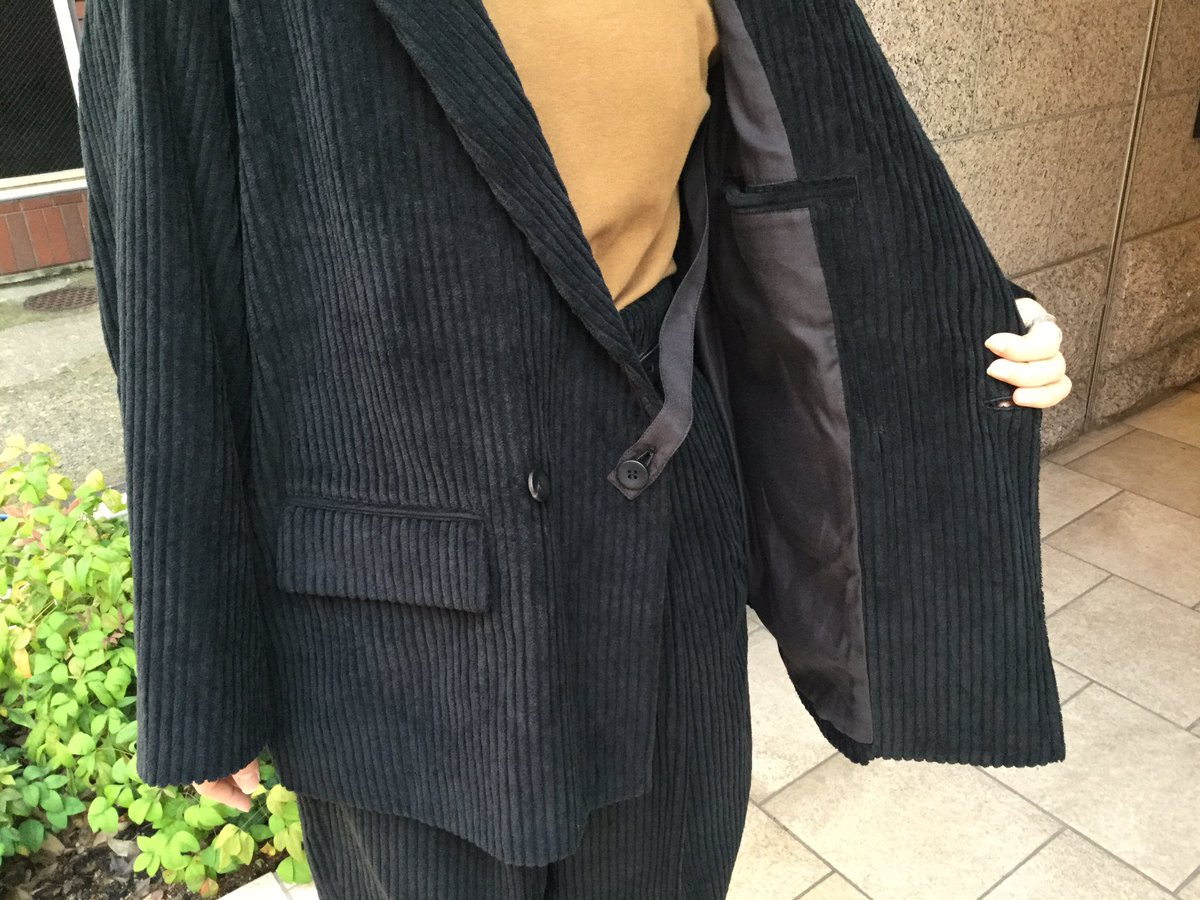 nrkyoto's tweet photo. 【whowhat】
▶︎コーデュロイパンツ
▶︎コーデュロイジャケット
今の季節にぴったりなセットアップのご紹介です。
パンツは裾に向かってテーパード仕様に、
ジャケットは裏地付きでさらっと羽織って頂けます。
#nestRobe #ネストローブ #京都 #kyoto #20AW
#セレクト #whowhat #セットアップ https://t.co/PtbqRsVQYU