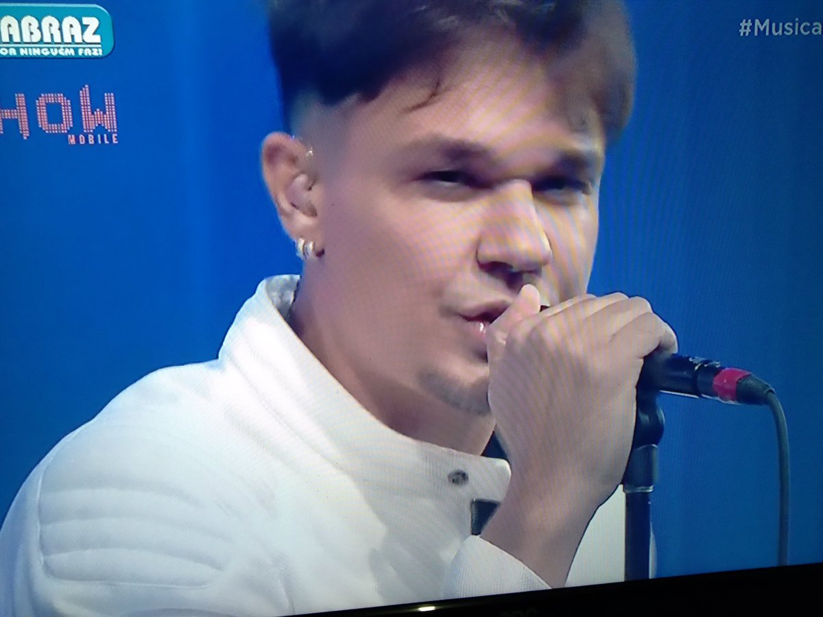 PamelaL07910441's tweet photo. Descobri  hoje que a emoção  nunca acabou,amooo o @klb 😭😭😭❤💔😍
#KLBeshow 
#klblive 
#Klb https://t.co/6v46SznsxJ