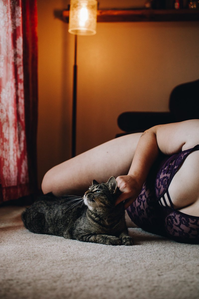 loafmeat_'s tweet photo. leda and i being bad bitches https://t.co/QwVQauvQsY