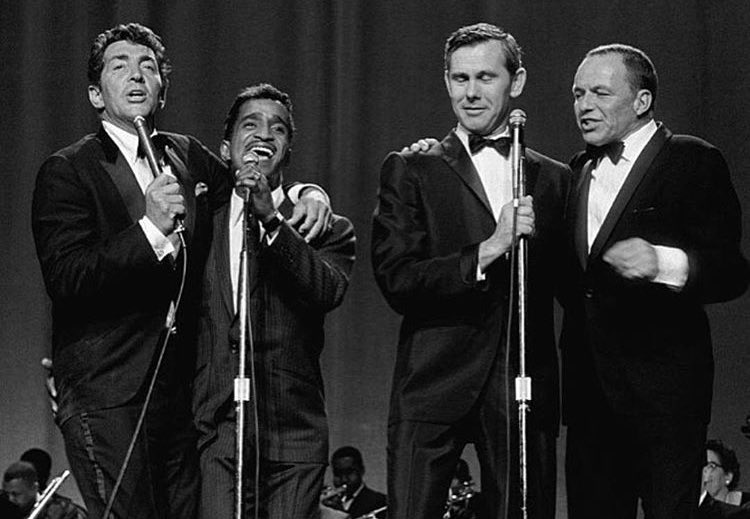 JohnWCarson_RP's tweet image. Even as The King of Late Night, the most important thing is having your family and friends around on your birthday. @MouseofthePack - Your invite must have gotten lost in the mail.