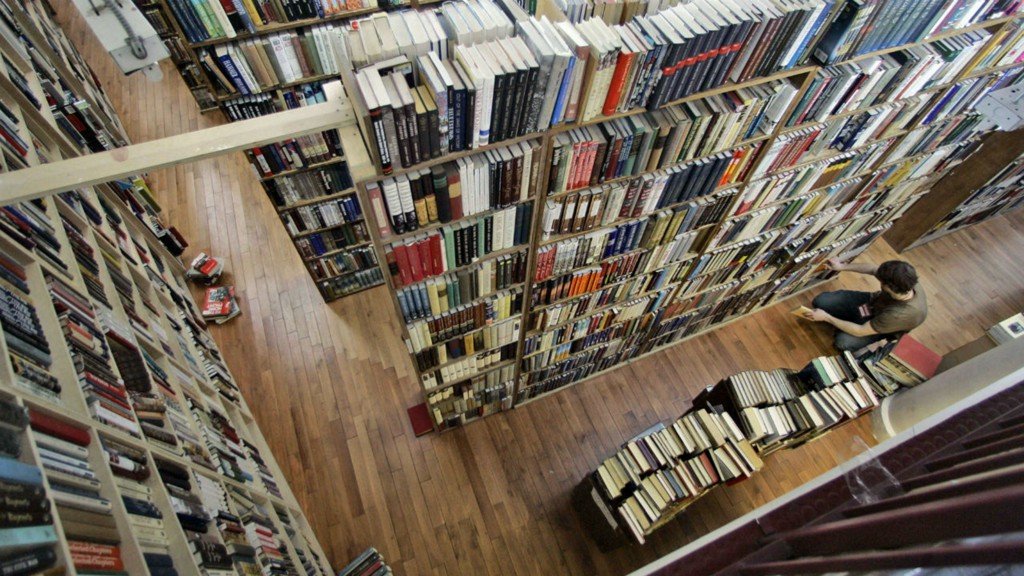 ABC7NY's tweet photo. "I grew up in the Strand": Iconic New York bookstore pens plea for help amid pandemic https://t.co/yajKnLTIyj https://t.co/TGcPYk7T3N