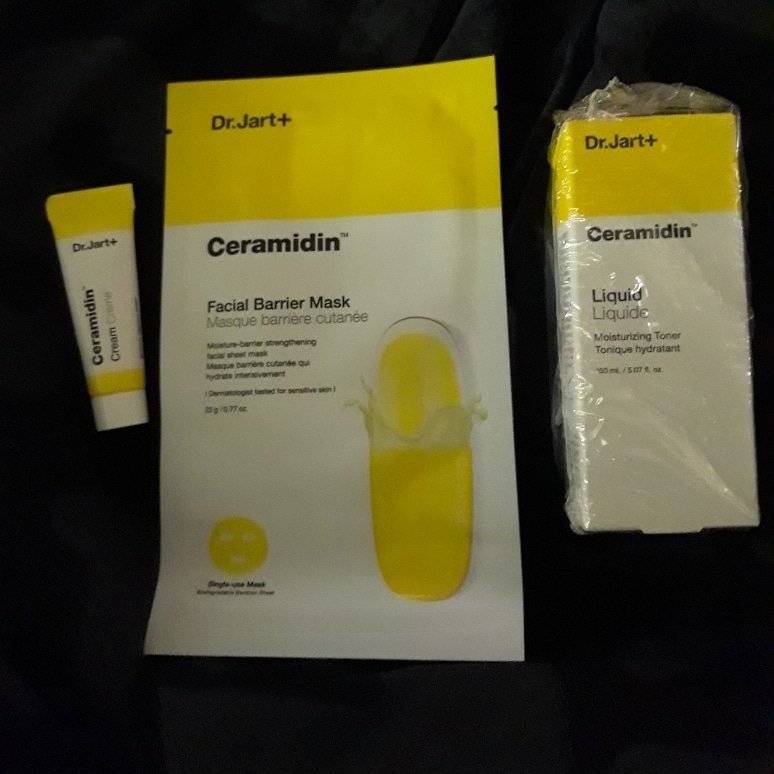 MandyNicole92's tweet photo. These products literally saved my skin.
I highly recommend this brand, and Influenster.
I recieved these complimentary for testing purposes.
#CeraMoistureBarrier #contest 
#complimentary @drjart @Influenster https://t.co/C2bWKlMbCJ
