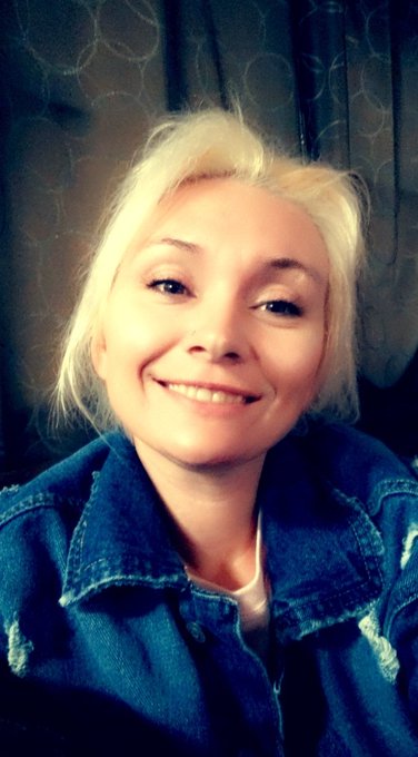 Holly Bryn’s pics and videos