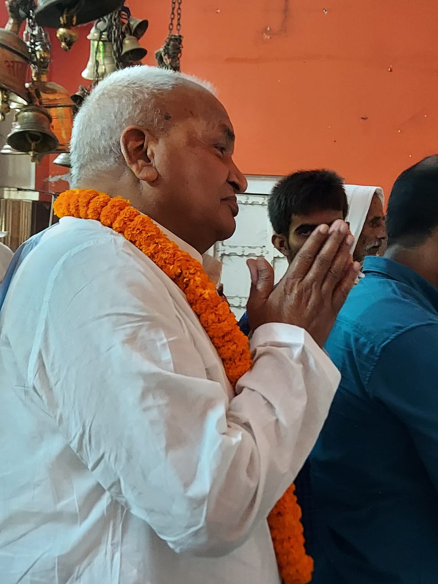 BSTripathi1804's tweet image. देवरिया #बारीपुर मंदिर पर दर्शन कर आशीर्वाद प्राप्त किये।।