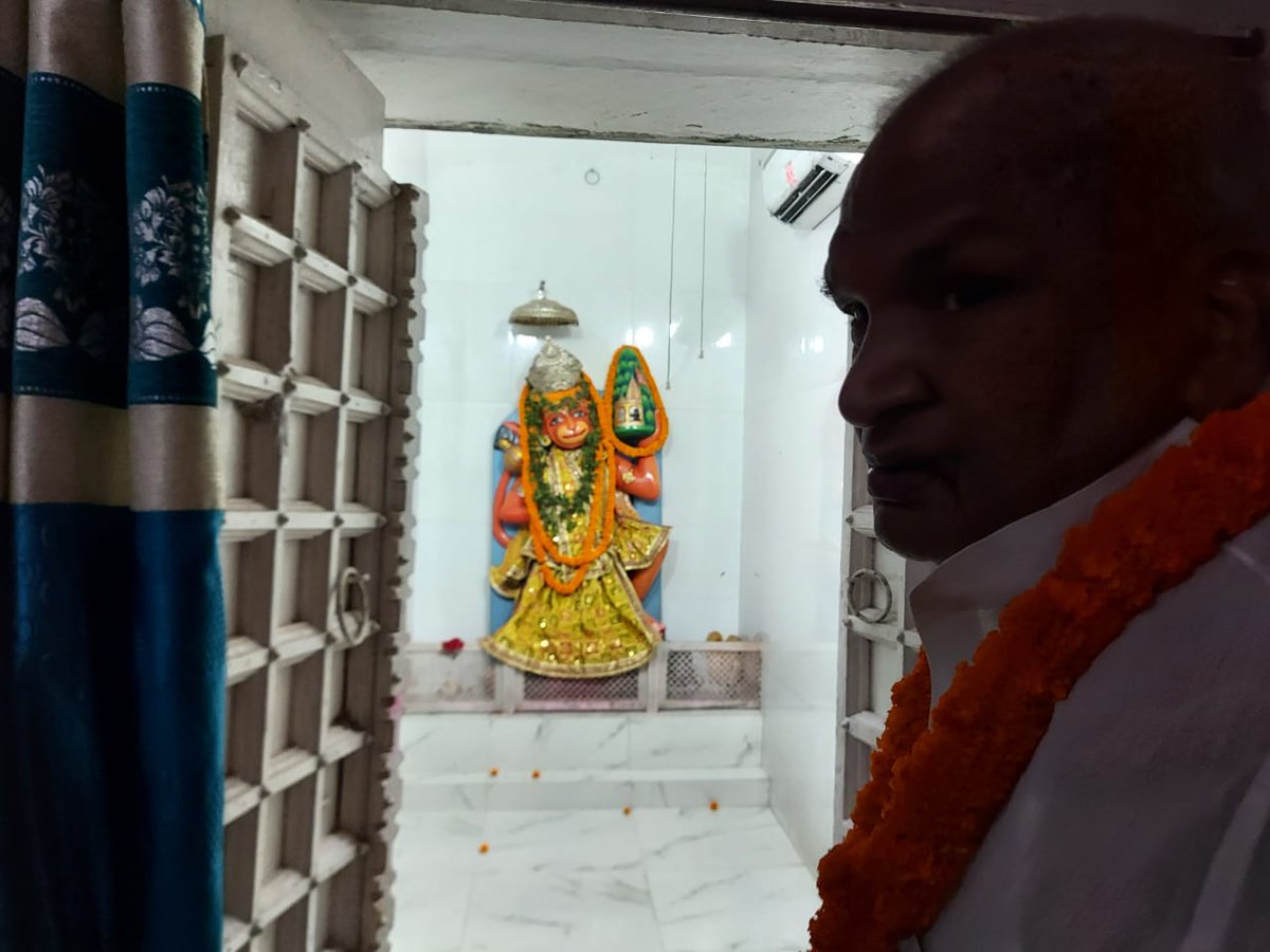 BSTripathi1804's tweet image. देवरिया #बारीपुर मंदिर पर दर्शन कर आशीर्वाद प्राप्त किये।।