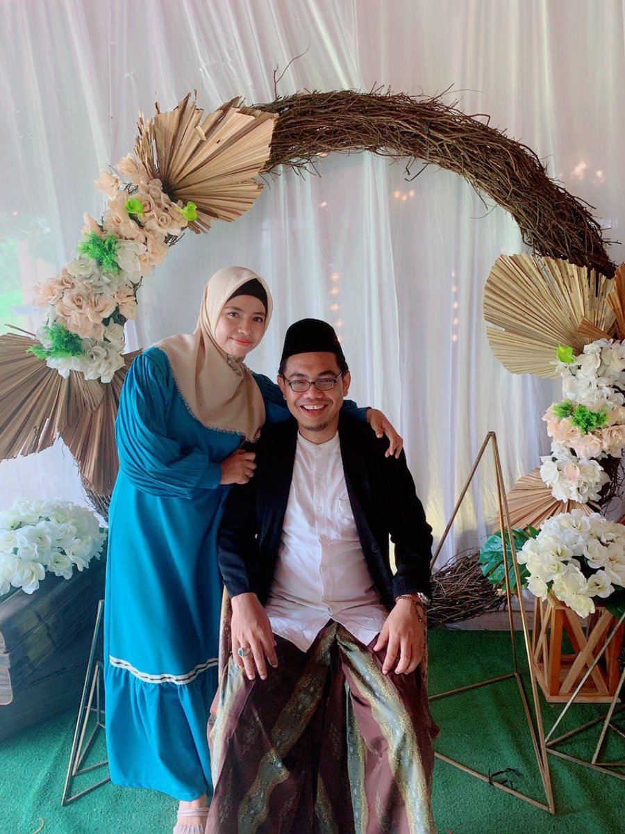 ip_pameila's tweet photo. Banyak hal yg saya pelajari dari dia. Dari Hidup sederhana &amp; apa adanya, ta'dzimnya kpd guru, belajar merencanakan semua dengan baik dan tertata, bahkan belajar utk Istiqomah melipat mukenah stlh sholat
Ya Allah jadikanlah kami baik dan selalu berusaha memperbaiki diri .. Amiin😘 https://t.co/42MrRXEq5W