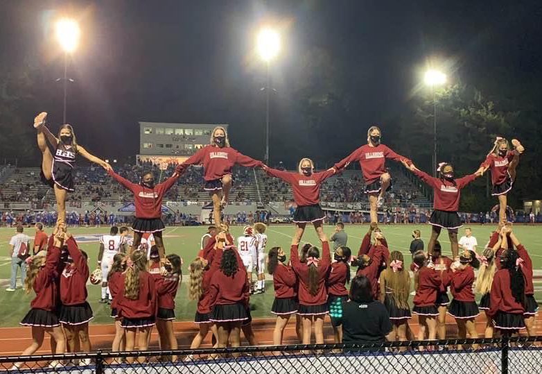 jen_spiegel's tweet photo. Our boys may not have gotten the W tonight however we ❤️ cheering for them regardless!! Proud to be a Hawk! #ggod 📣 https://t.co/3pjU0GpG8i