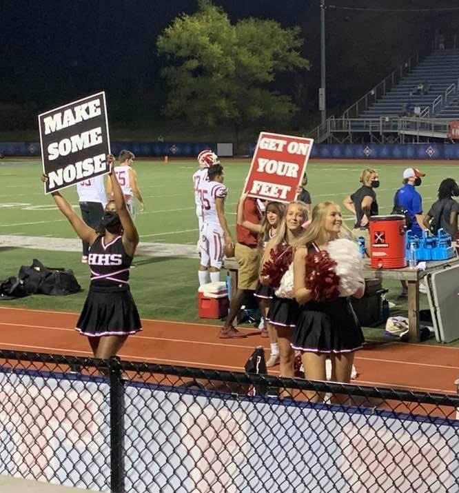 jen_spiegel's tweet photo. Our boys may not have gotten the W tonight however we ❤️ cheering for them regardless!! Proud to be a Hawk! #ggod 📣 https://t.co/3pjU0GpG8i