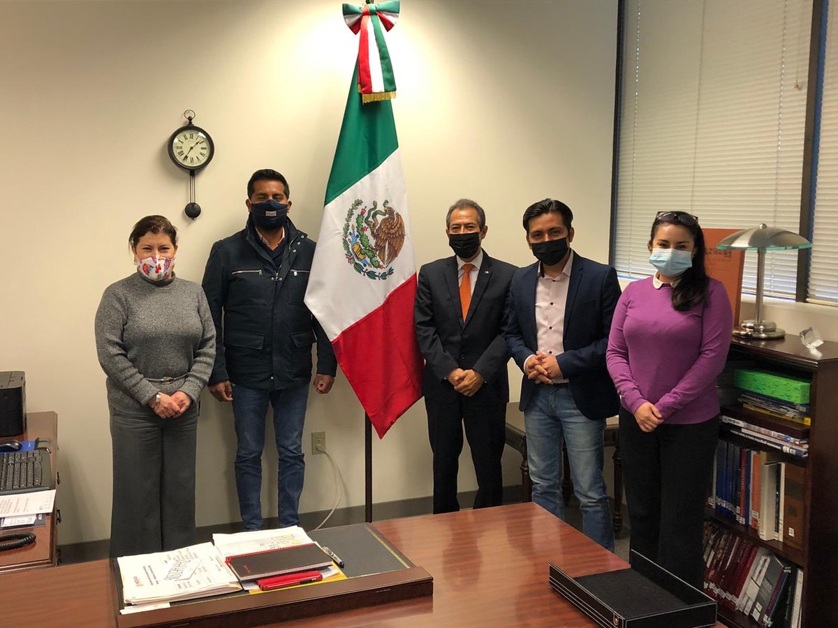 quesnelc's tweet photo. Orgulloso de ser entrevistado en @ConsulMexPot por #TVJam 📺 que transmite por Facebook y #ViveNW, dirigidos por jóvenes talentosos periodistas y emprendedores mexicanos https://t.co/Io5FryLHRG https://t.co/ixC42qtVAn