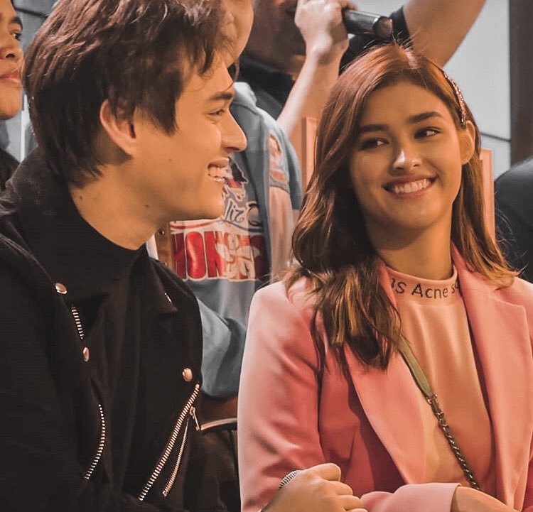 the way hopie stares at quen in this event huhuhu I can’tttttCHEERS 24EVER LIZQUEN