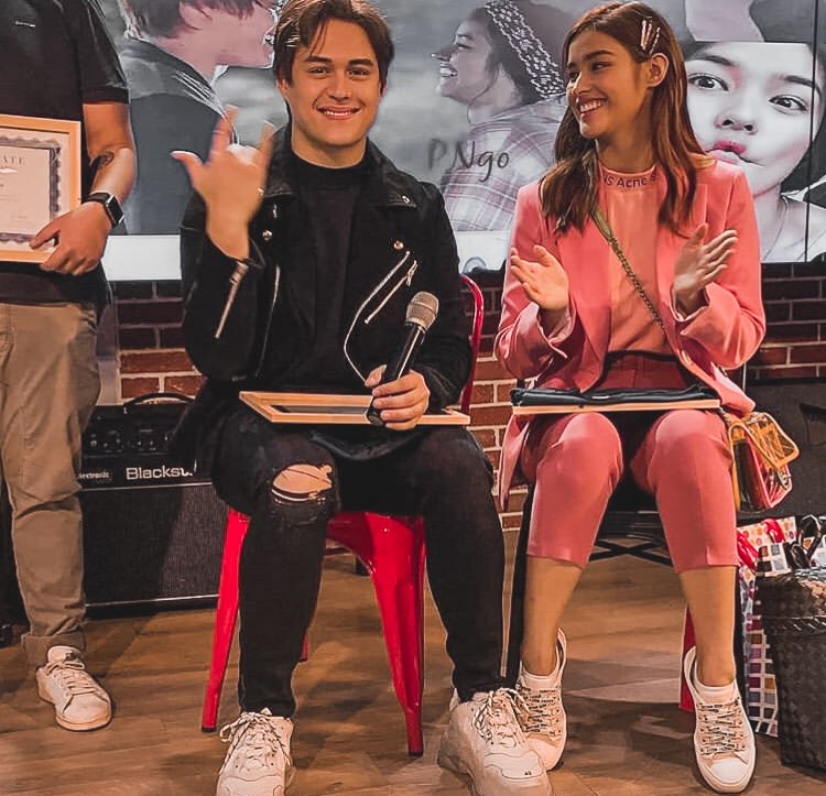 the way hopie stares at quen in this event huhuhu I can’tttttCHEERS 24EVER LIZQUEN