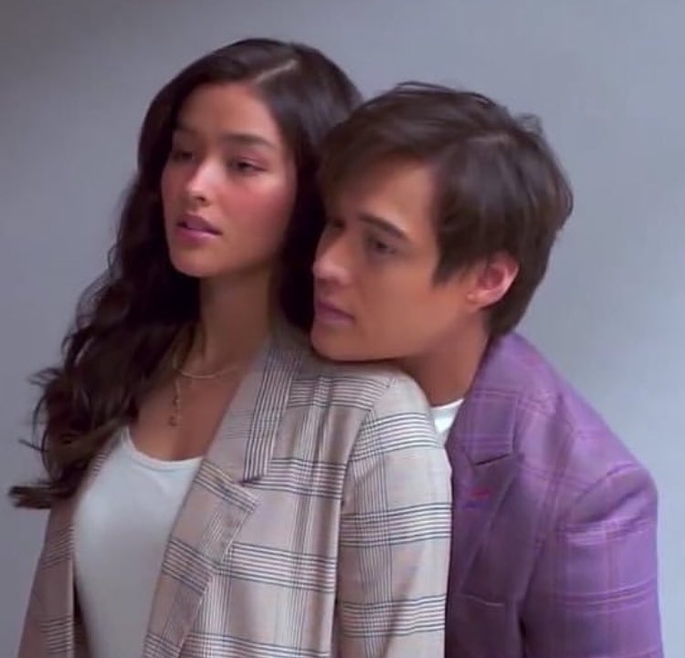 put your chin on my shoulder CHEERS 24EVER LIZQUEN