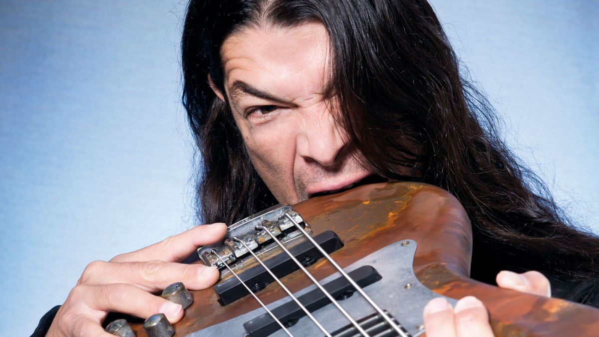Happy birthday to Robert Trujillo!!!!!!!!!!    