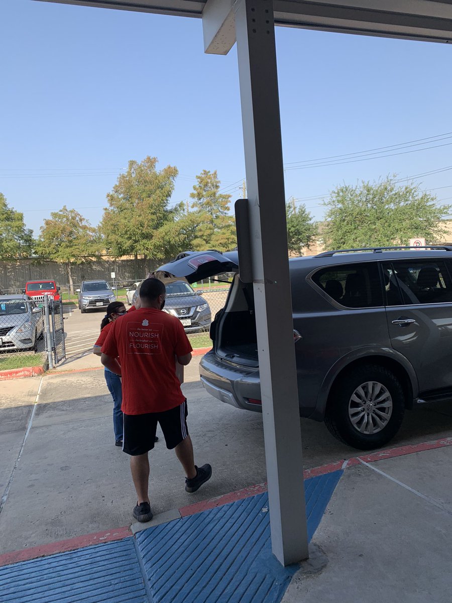 Thank you <a href="/BrighterBites/">Brighter Bites</a>, for serving the <a href="/mistral_cec/">Gabriela Mistral CEC</a> School Family!  Thank you to Team Mistral for loading all the produce!