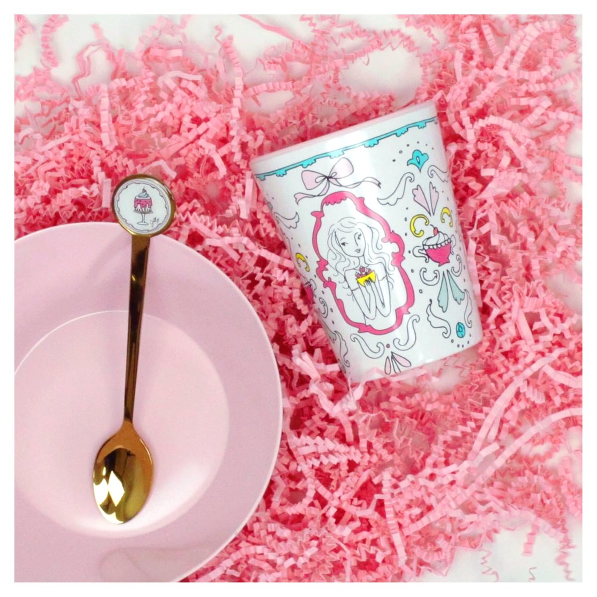 Royal_Tableware's tweet image. There is always a party with Jill's collection with a touch of glamour. Photo credits @boxzie.giftboxes.