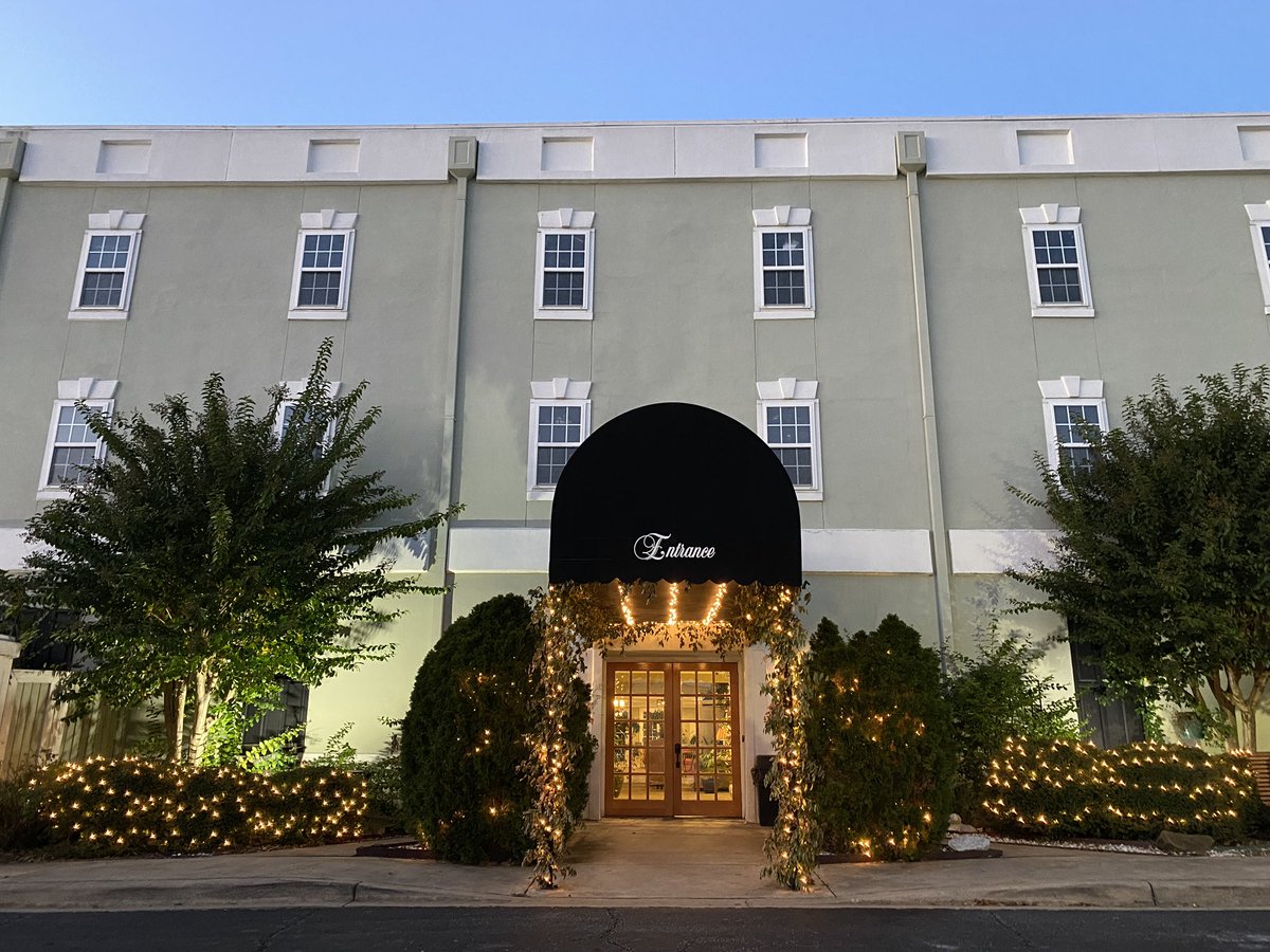 sometimeshome's tweet photo. Loving our hotel in @Old96Tourism, in #GreenwoodSC. So much history like it used to be shops and also dormitories for college students!
#old96tourism #old96 #discoversc @IOTSgreenwood @Discover_SC https://t.co/4VwCPwZryO