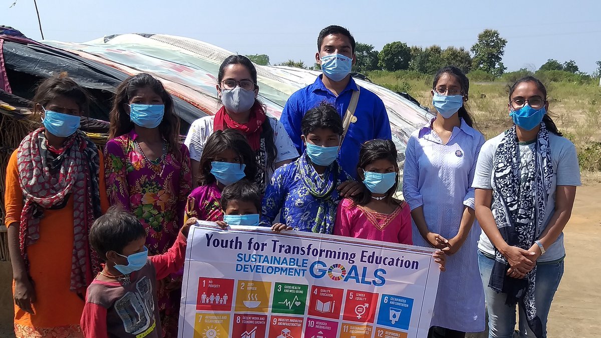 UmeshPansari1's tweet photo. I am Celebrating #UNDay providing #Food and Sanitation to the downtrodden people & children in #Sehore, #MadhyaPradesh, India.
In the #COVID19 we need to beat the #Hunger & #Poverty.
#UnitedNationsDay
#UN75 #SDGs #India #YFTE @jdjsbhopal https://t.co/IAMyPyID3W