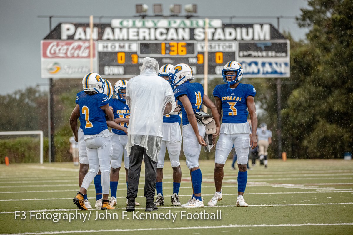 F3_fotography's tweet photo. It's gametime...
#cougars #football #lhsaa #nolaschools #canonpics https://t.co/HPLx4fyrrR