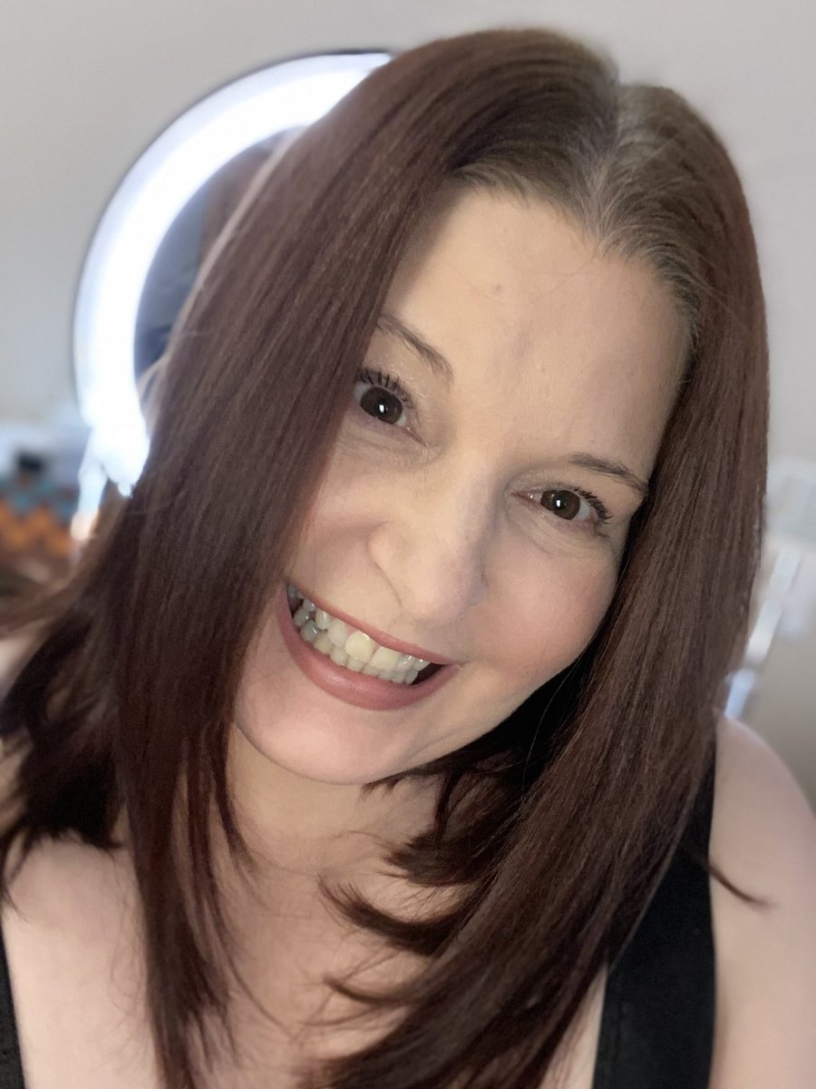 Have a great weekend! #weekendvibes #smilemore 🖤💛😊 https://t.co/Tib1XTwNEk