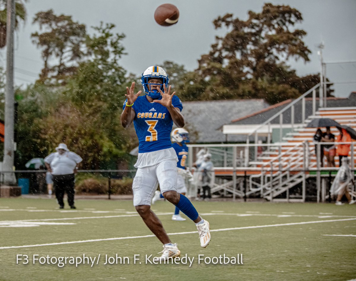F3_fotography's tweet photo. Pre-game with the Cougars
#football #prepfootball #gametime #LHSAA #team #canonpics https://t.co/npH9kWGcTB