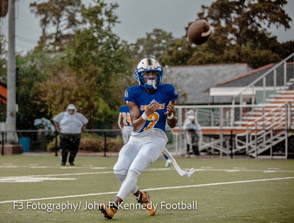 F3_fotography's tweet photo. Pre-game with the Cougars
#football #prepfootball #gametime #LHSAA #team #canonpics https://t.co/npH9kWGcTB