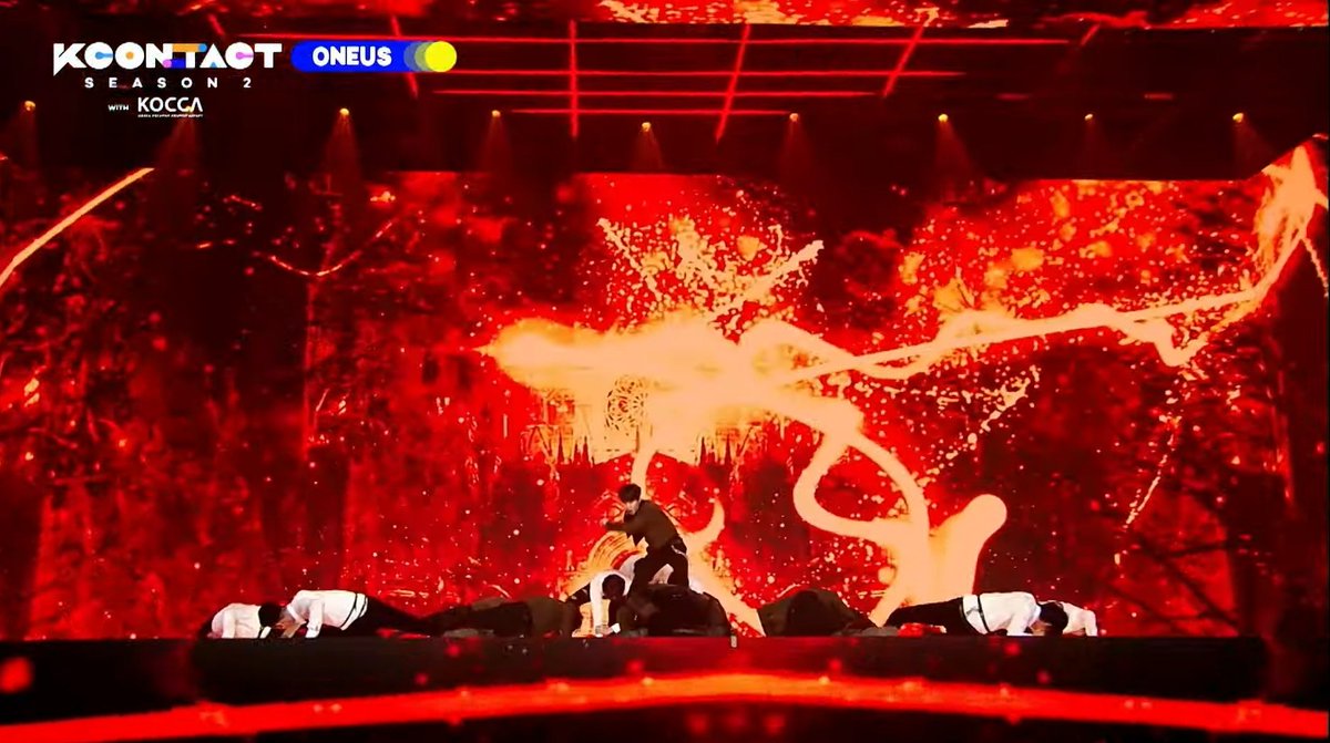 During Keonhee's part there starts to be these fire like strings, which could also be to make a stronger visual appeal since the chorus is near. Anyways, it's nice to keep track.