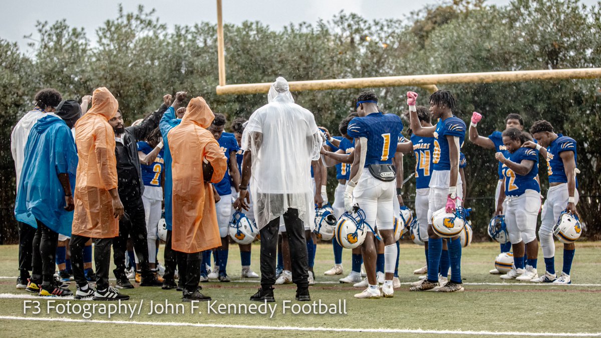 F3_fotography's tweet photo. Cougar Family
#leftfordead #onamission #thisteam #onelove #onefamily #cougars #football #team #canonpics #sportspics https://t.co/n1Nbfdf4Q5