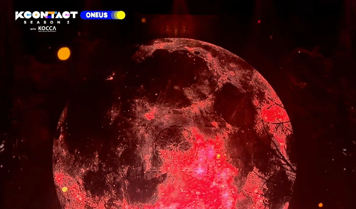 Now, this is where things start getting interesting. While To Be or Not To Be stage is starting, a break for the members to reorganize, the red moon is in focus. That is, until it turns black.