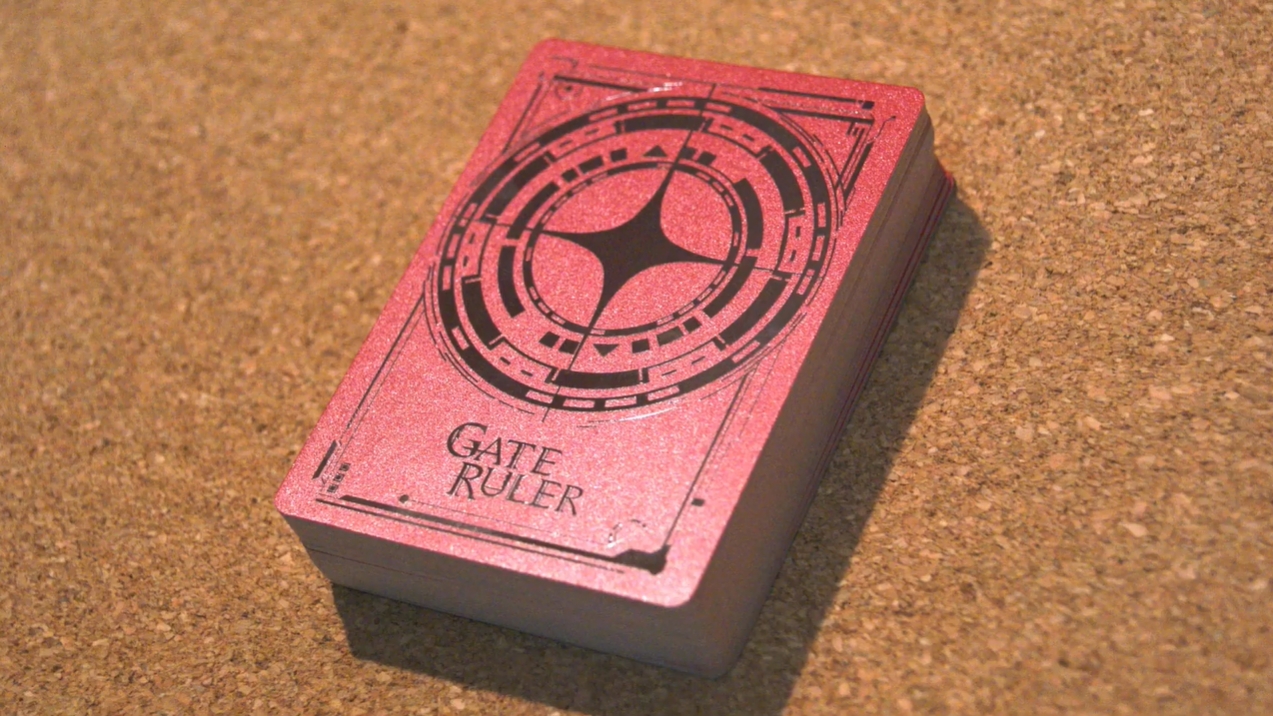 ゲートルーラー Gateruler カード裏面公開 ゲートルーラー カード裏面公開の仕様公開です 赤色部分 ザラザラした感触 黒色部分 ニス加工 つやあり アナログ 実物ならではの 感触 に拘りを入れさせていただきました もちろん無料体験デッキも