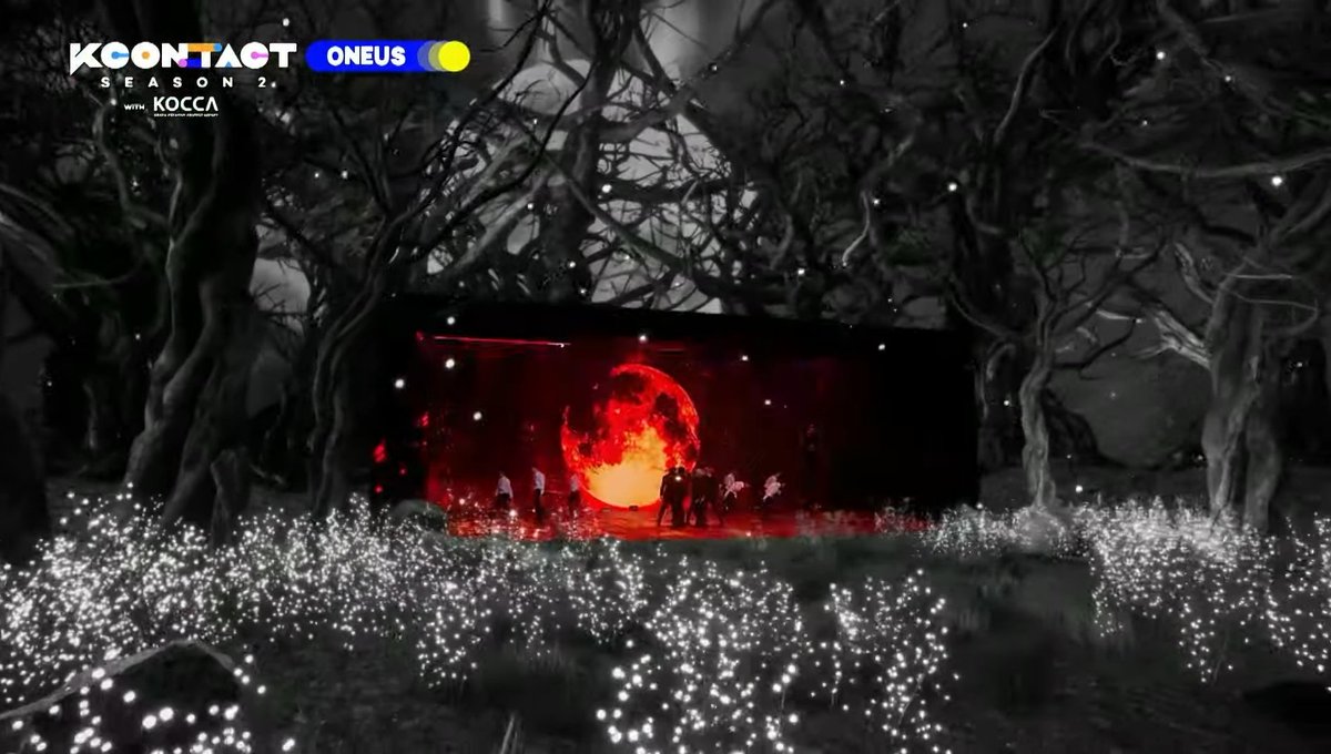 But of course, the battle isn't over. The red moon appears, just like the story film, "We will come back with the red moon". The stage also ends with the red moon as background.