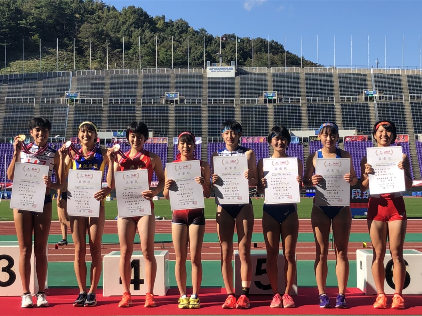 陸上　女子　表彰 【#高校陸上2020】 ◇女子100m✨表彰✨ (+2.0m) 1位🥇#石川優（相洋・神奈川）11秒56  2位🥈#青山華依（大阪・大阪）11秒71 3位🥉#石堂陽奈（立命館慶祥・北海道）11秒79 🎉おめでとうございます🙌  ▷ライブ配信・結果速報⇒https://t.co ...