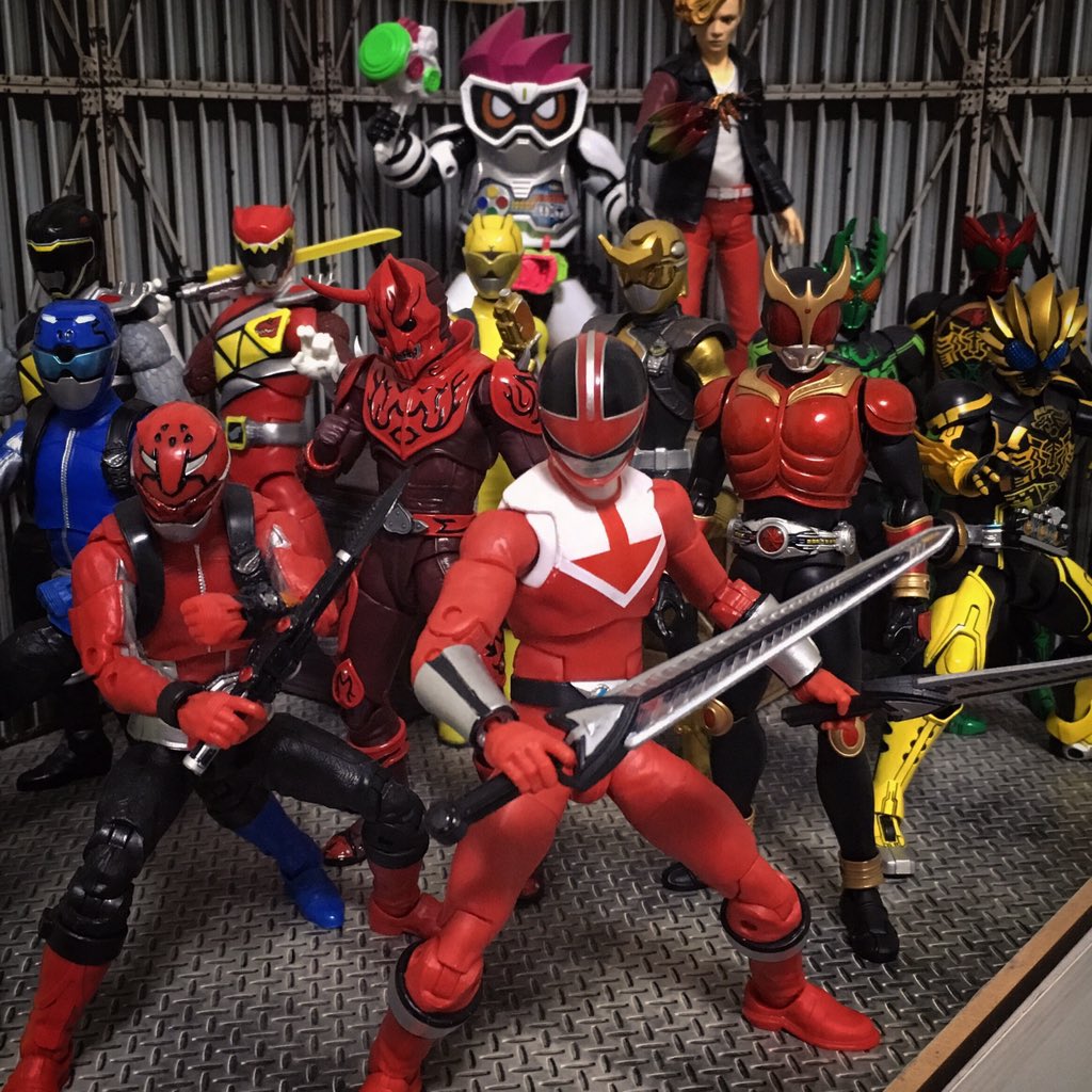 こひつじ Ar Twitter タイムレッドと仮面ライダークウガの00年パワーズで並べたくなったからフィギュアの配置換えしてみた もともとゴー バスターズと仮面ライダーオーズが並んでたところにタイムレッドとモモタロス置いたから小林信者感がすごい こひつじ Ar Twitter タイムレッドと仮面ライダークウガの00年パワーズで並べたくなったからフィギュアの配置換えしてみた もともとゴー バスターズと仮面ライダーオーズが並んでたところにタイムレッドとモモタロス置いたから小林信者感がすごい