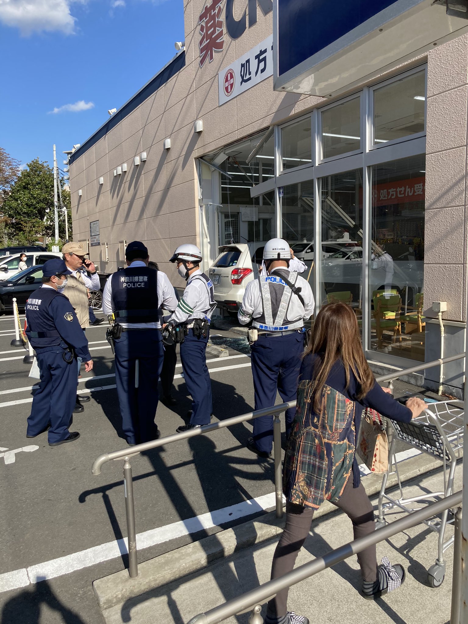 画像 今さっき交通事故の瞬間をみかけた アクセルとブレーキの踏み間違えかな めちゃくちゃ怖い T Co R8sxlctq1a まとめダネ 画像 今さっき交通事故の瞬間をみかけた アクセルとブレーキの踏み間違えかな めちゃくちゃ怖い T Co R8sxlctq1a まとめダネ
