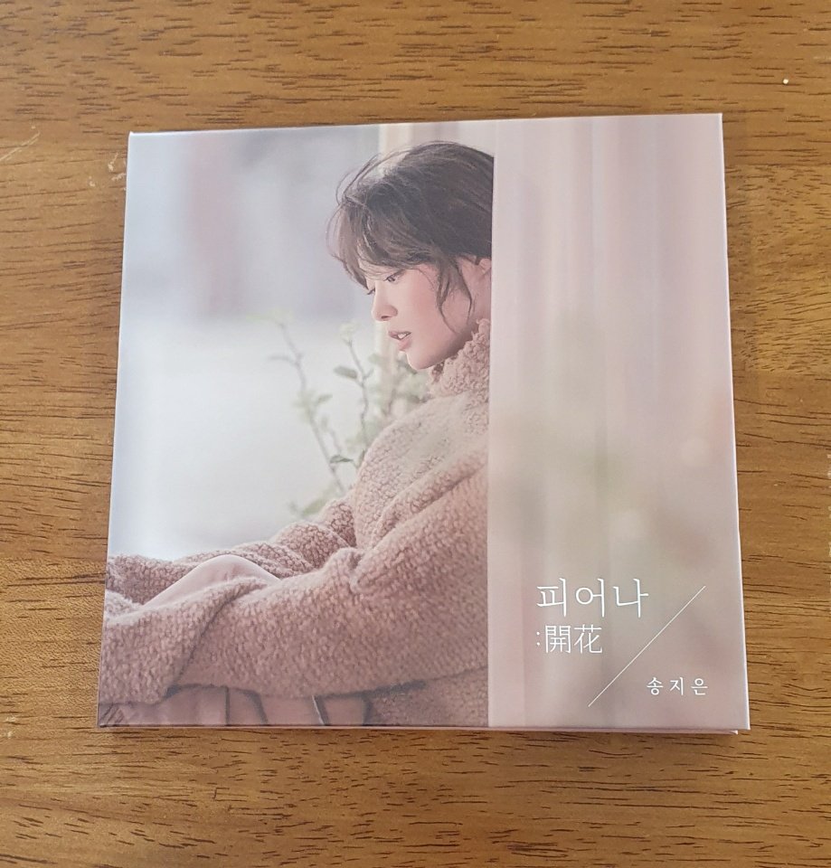 SSilver0520's tweet photo. 송지은 사진전 다녀옴 ㅎㅎ 개꿀딱!!ㅋㅋ
액자로 걸린 사진들 너무 이뻐요!!^^😁😁
#FanU_SONGJIEUN #송지은사진전 #피어나 https://t.co/P3uzT0pqs7