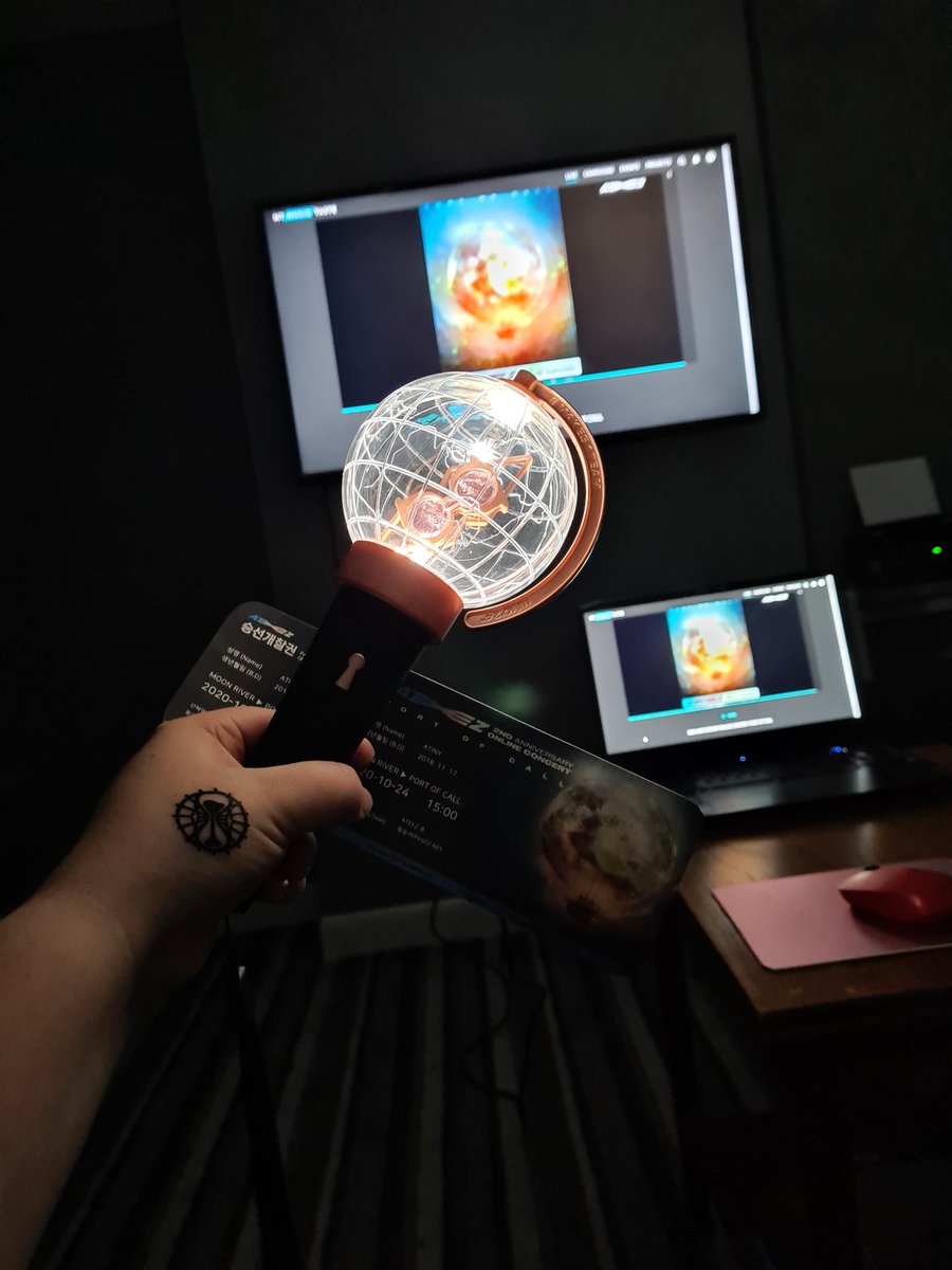 I'm hooked up to the tv and ready for Port of Call! 7am's giving me that dark cinema experience! <a href="/ATEEZofficial/">ATEEZ(에이티즈)</a> #2_years_with_ATEEZ #InScotland