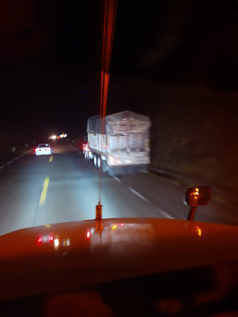 Troquerosdela57's tweet photo. 10 morenas treinteado km 200 de la 135-D dirección al sur sin abanderamiento @CAPUFE @GN_Carreteras
📸 @FabianM77717100
@Halconnocturno9 @Rodrigo34414675 https://t.co/5i8W2yMC9M