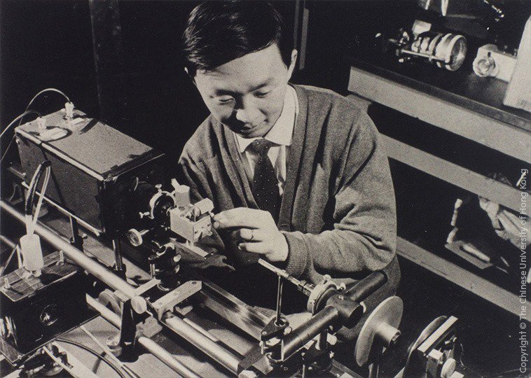 The father of fiber optics: Charles Kao, awarded the 2009 Physics Prize.

Kao presented fibers of very pure glass that could transfer information long-distance. His invention has made telecommunication using optical fibers possible. 

#WorldDevelopmentInformationDay