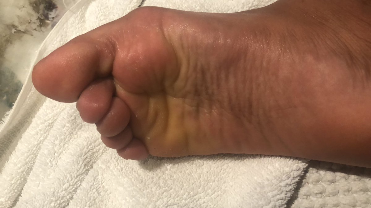 GoddessMonique6's tweet photo. I need a pedicure 😭 #stinkyfeet #feet #camgirl #blackfeet #feetlove #footfetısh #footporn #feetpics https://t.co/VnTSPXP5hc