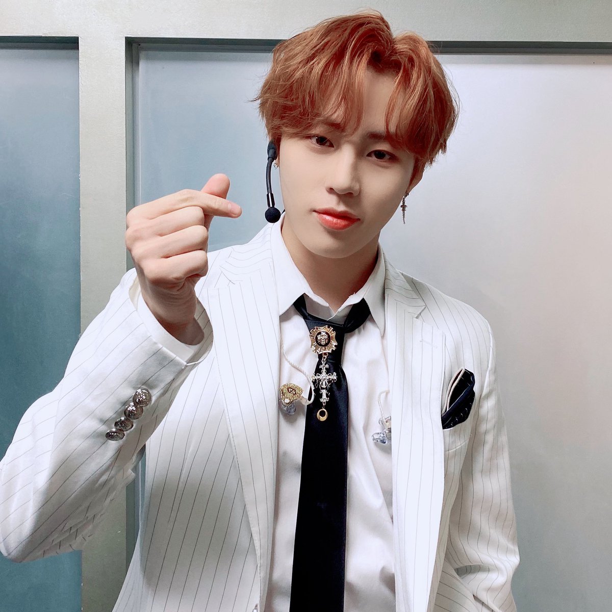 HSW_officialtwt's tweet photo. [☁]
⠀
잠시 후 3시 30분!
MBC에서 LIVE in DMZ가 방송됩니다 ‼️
⠀
추운 날씨에도 하늘과 함께해서 행복했던
구르미의 완벽한 무대 기대해주세요 💜💙💛
⠀
#하성운
#HASUNGWOON
#LIVEinDMZ https://t.co/iWcrIPs4M2