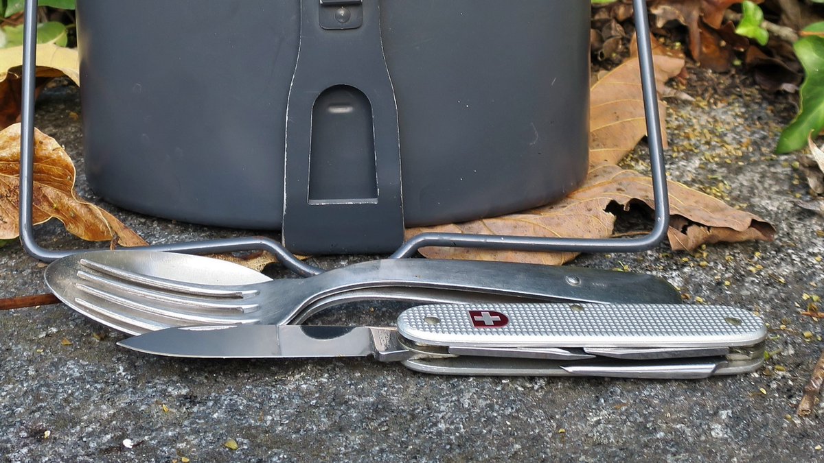 ChKnife's tweet photo. Victorinox, Wengerinox &amp; Sigg Swiss Army Stuff ▶ 
@Victorinox #myvictorinox #victorinox #swissness #knife #youtube #switzerland #swissarmyknife #taschenmesser #swissarmy #suisse #pocketknife @SIGGofficial #messkit @WengerBrand #cutlery #military #armee #schweizerarmee https://t.co/x7y4worWlu