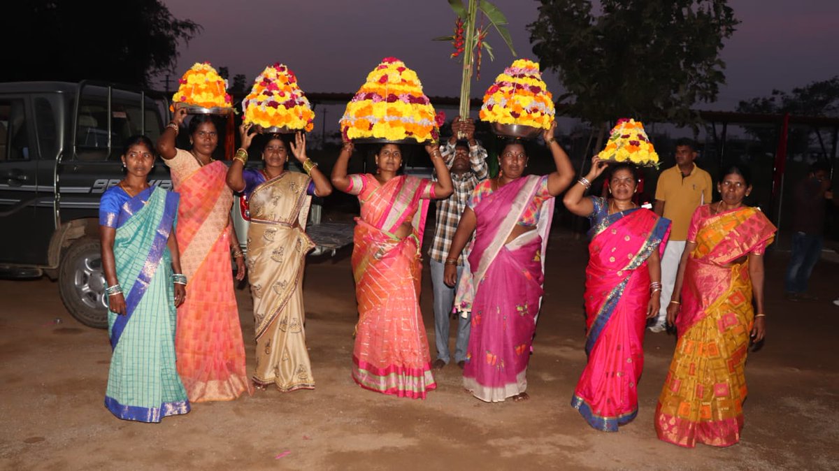 3rdBnTSSP's tweet photo. Bathukamma celebrations... https://t.co/x3CowyRbOd
