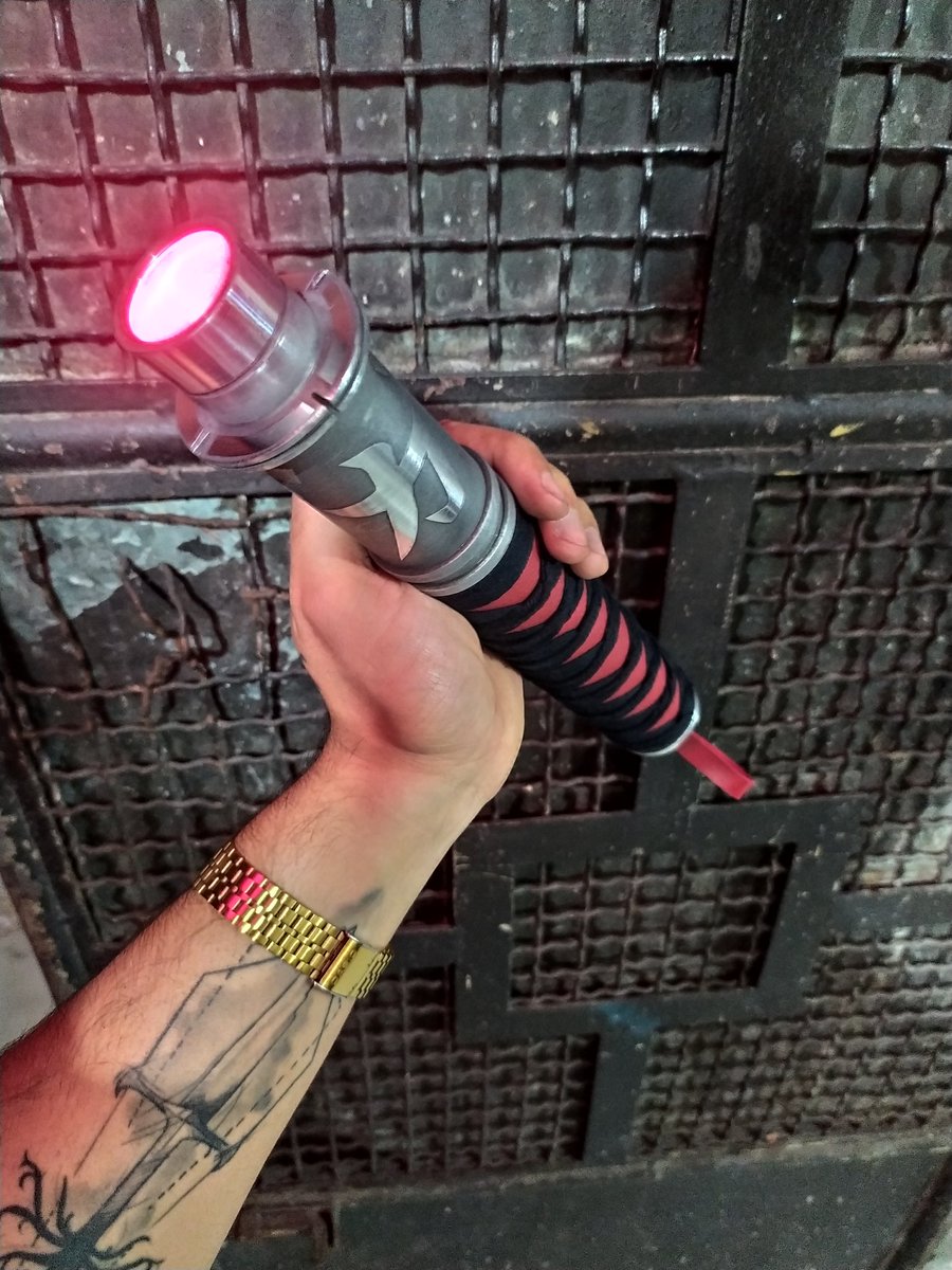 Mais uma Encomenda pra conta.
Sabre de luz Senshi.V1
Encomenda pronta 

#starwars #nerd #lightdabers #samurai #geek #sabredeluz