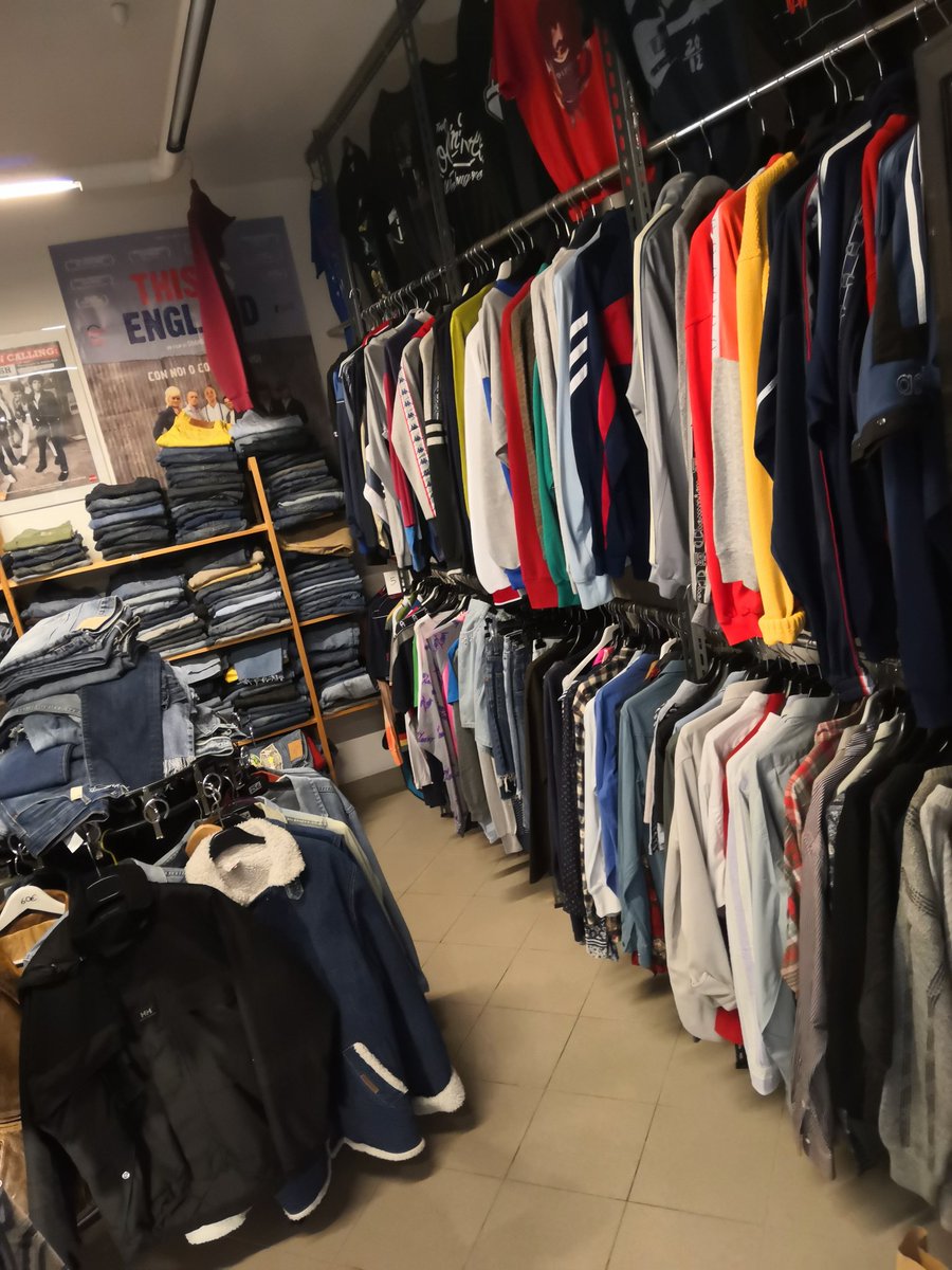 #BuongiornoRE
OGGI #24ottobre APERTO fino alle 19
Da #Cinquecentouno a #ReggioEmilia in #CentroReggioemilia vesti #Green ♻️ #Vintage #70s #80s #90s #00s #Casuals #Sportswear #Levis #Original #denim 👖#LiveinLevis
#SHOPPING a #ReggioEmiliacentro #Anni80 https://t.co/ev8NFs7xTL