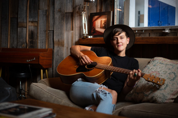 MissChatJOY's tweet photo. Tomorrow 9-11am AEDT: @kerrynfields has a chat + I play tunes by @WASHINGTONx @BiggsAlexander @ayayvesmusic @emmaswiftsings @jackdaviesfolk @MILCKMUSIC @anidifranco @iamkirklandd @tomvsnowdon @MelindaSchneidr @LeonieKingdom &amp; more 🎶🏳️‍🌈😀 https://t.co/lqPaoHJKCi