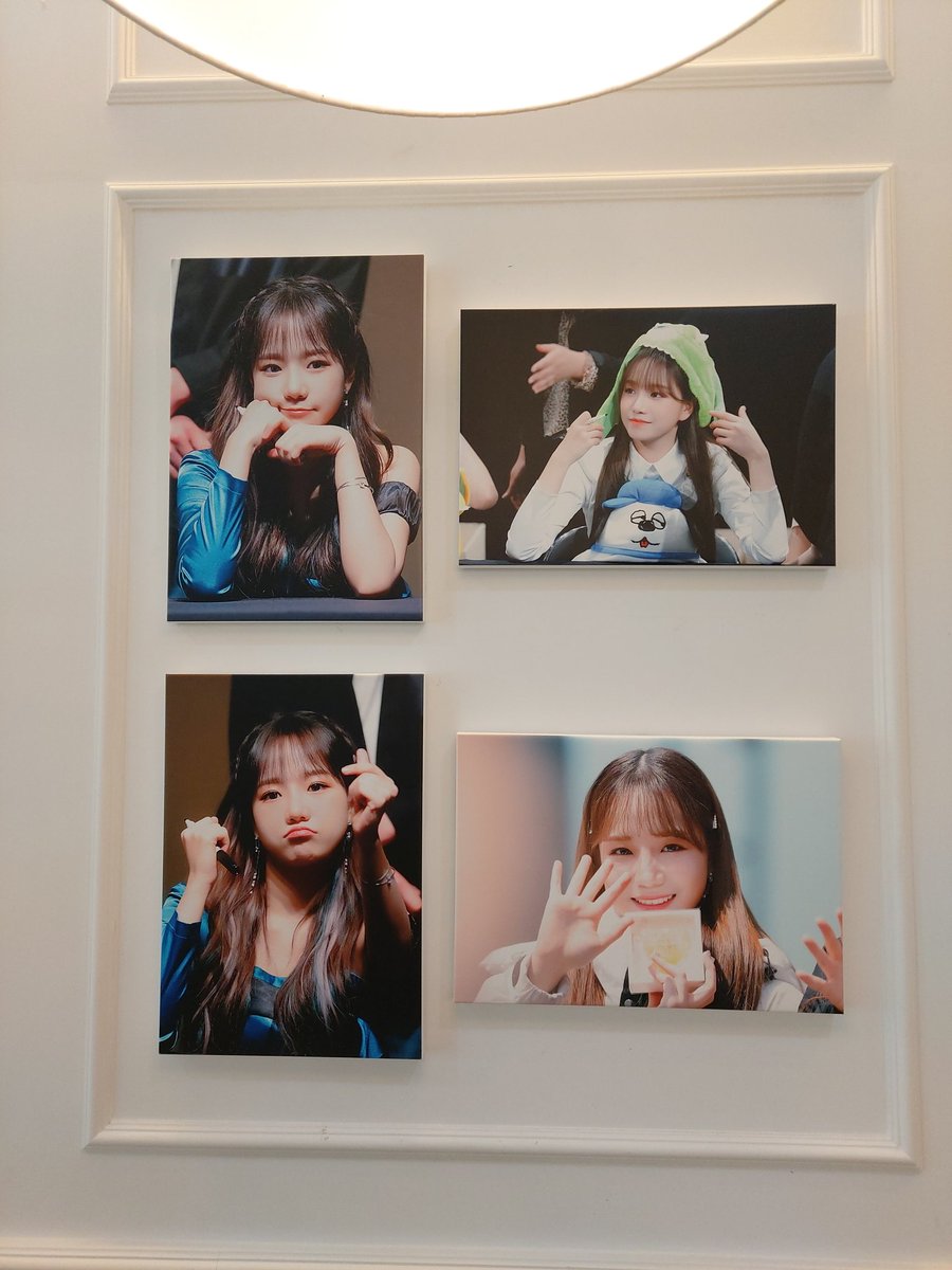 weixez's tweet photo. 22일 마지막날 메이더블유 다녀왔었어요! 바람 너무 많이 불어서 쫌 추웠는데 그래도 유리 보니까 힘도 나구 좋았어요 예쁜 액자들이랑 굿즈 보면서 힐링도 했습니당 😌🧡 오렌지에이드는 입맛에 안 맞더라구여 딸기라떼 마실걸...ㅠ

#LOVELY_YURI_DAY
#유리의_모든_순간을_응원해
#ALLYOURMOMENTS https://t.co/omyLBSx69V