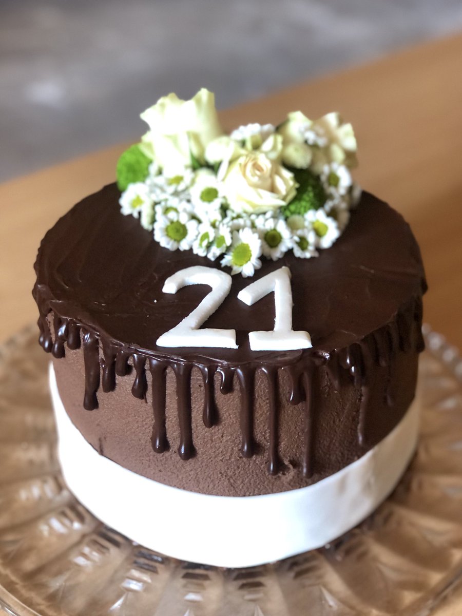 purple_JK97's tweet photo. Made more cakes today☺️

Im learning to bake in quarantine and today im kinda happy with the results🥰
What do you think?

(second one is mini cake i made from leftover pastry i had from the first one for my family to taste) https://t.co/hHLMHvGkUb
