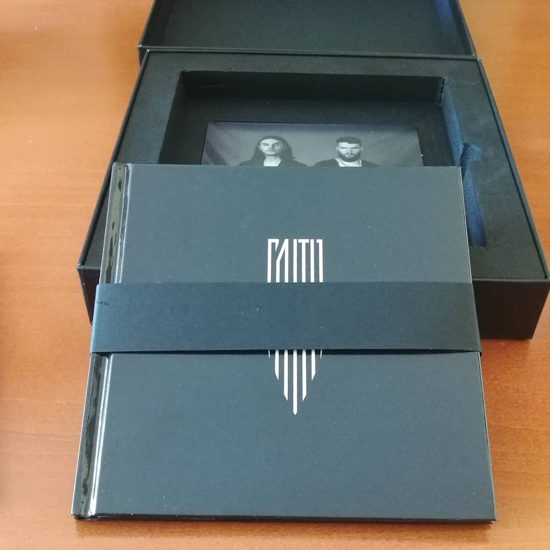 HURTSSpain's tweet photo. What a beautiful sight! 😍

This FAITH deluxe set box is AMAZING. Can't love it more! ♥ https://t.co/Kq0o69m1xE