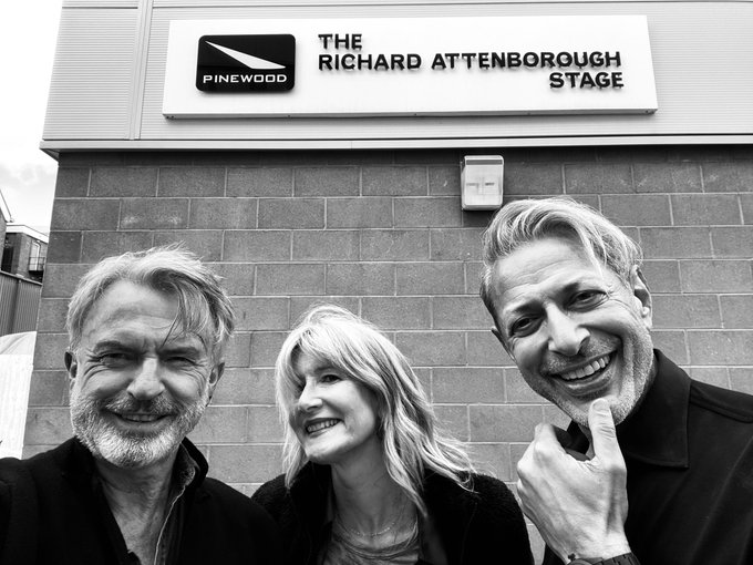 MultiversoTM's tweet photo. Reencuentro de Sam Neill, Laura Dern y Jeff Goldblum desde el set de "Jurassic World: Dominion".

https://t.co/hSN2nQgqgV